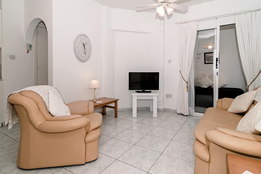 Sue'S Apartment Paphos Eksteriør bilde